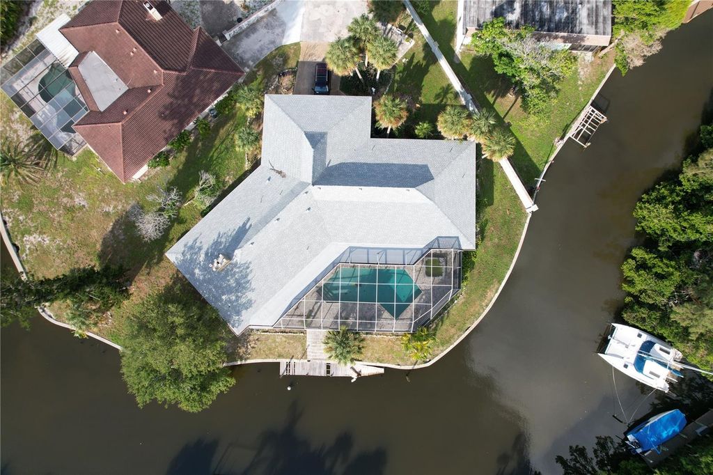 Image 29 of property listing at 6937 MIDNIGHT PASS ROAD, Sarasota, FL 34242