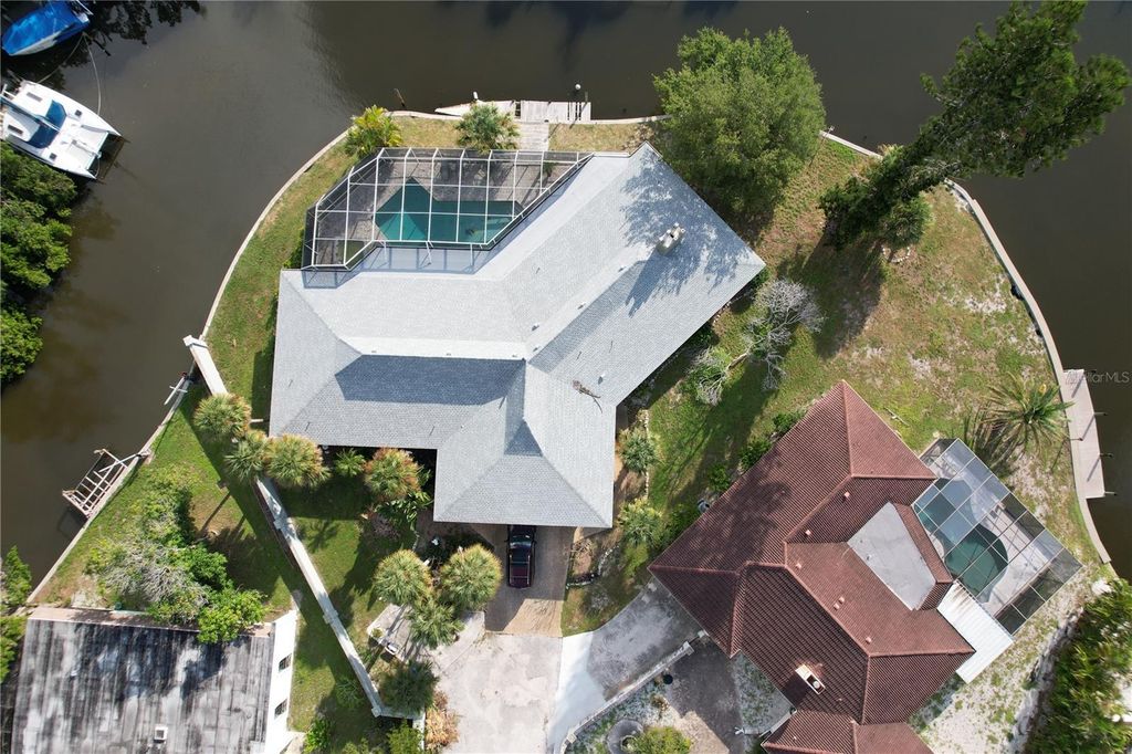 Image 30 of property listing at 6937 MIDNIGHT PASS ROAD, Sarasota, FL 34242