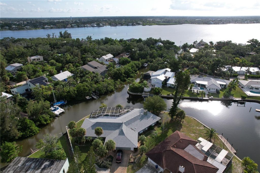 Image 31 of property listing at 6937 MIDNIGHT PASS ROAD, Sarasota, FL 34242
