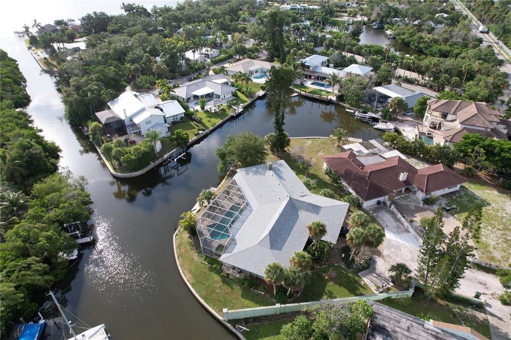 Image 33 of property listing at 6937 MIDNIGHT PASS ROAD, Sarasota, FL 34242