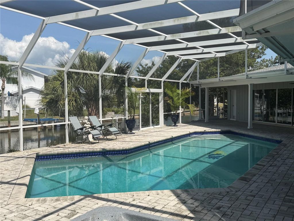 Image 35 of property listing at 6937 MIDNIGHT PASS ROAD, Sarasota, FL 34242