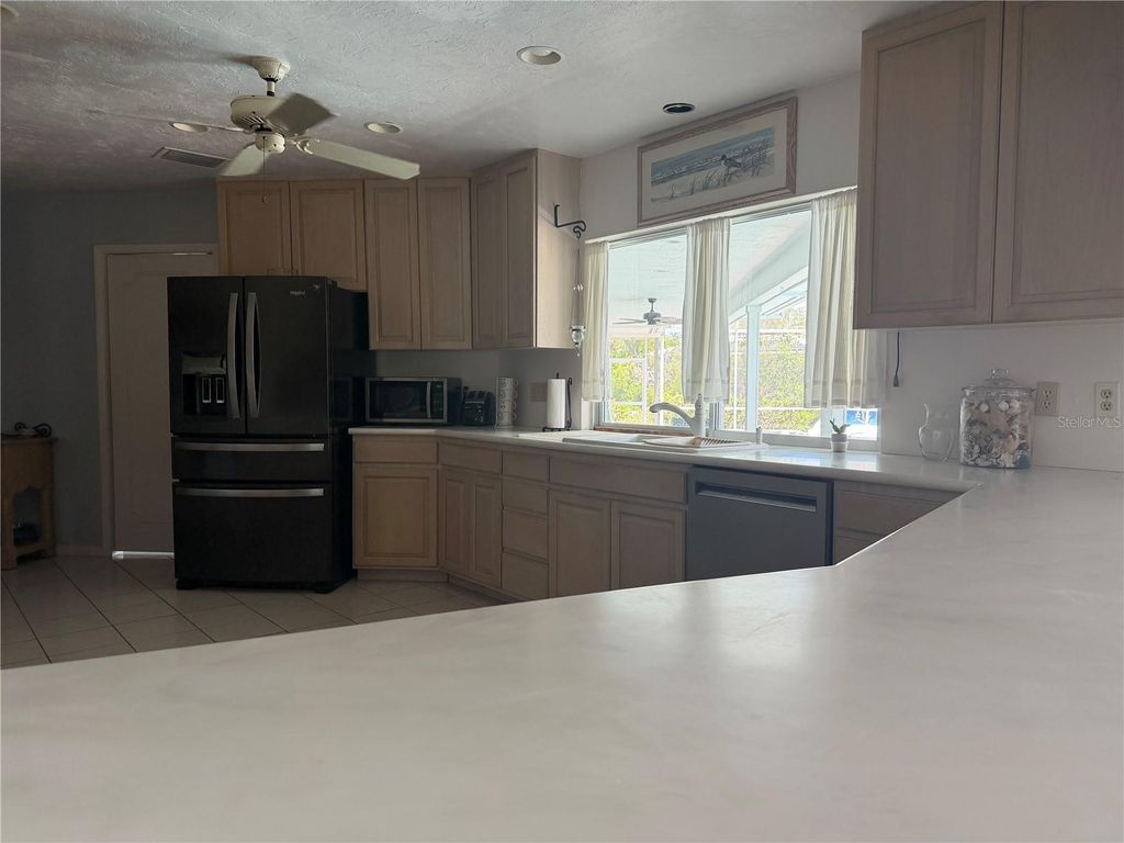 Image 43 of property listing at 6937 MIDNIGHT PASS ROAD, Sarasota, FL 34242