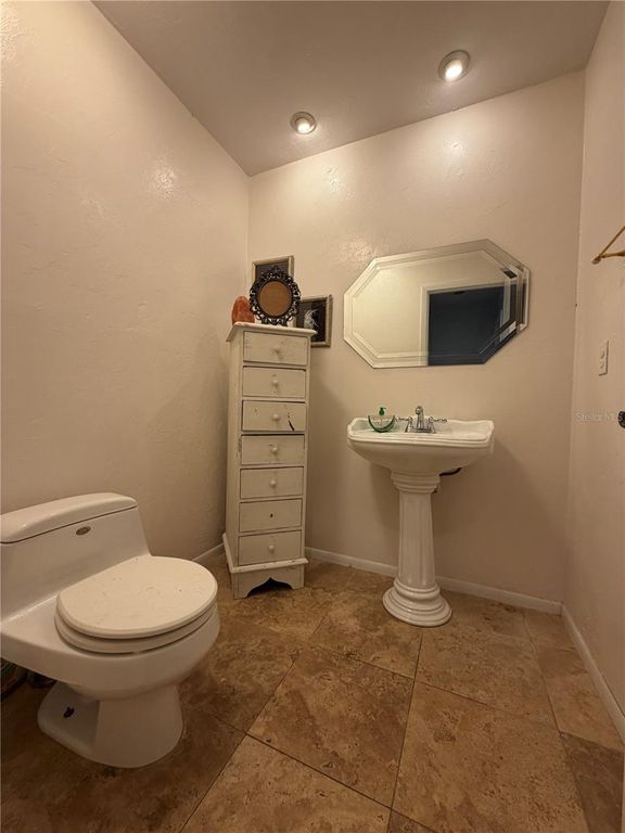 Image 56 of property listing at 6937 MIDNIGHT PASS ROAD, Sarasota, FL 34242