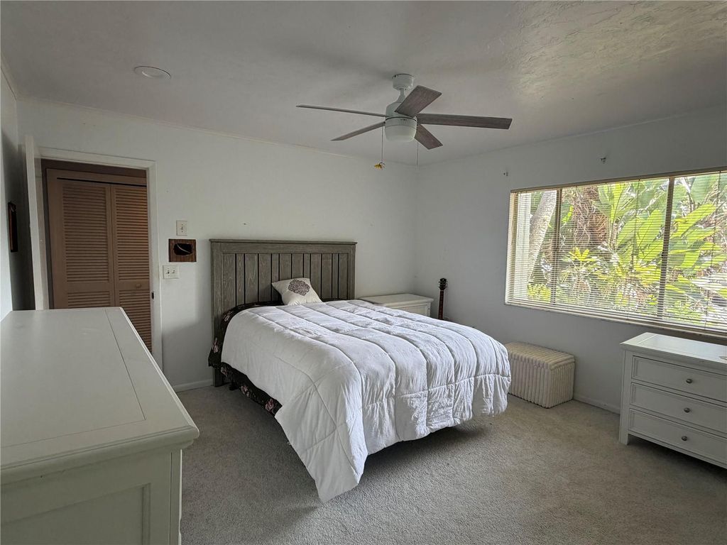 Image 58 of property listing at 6937 MIDNIGHT PASS ROAD, Sarasota, FL 34242