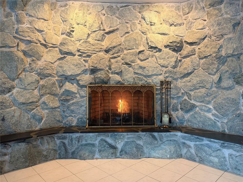 Image 65 of property listing at 6937 MIDNIGHT PASS ROAD, Sarasota, FL 34242