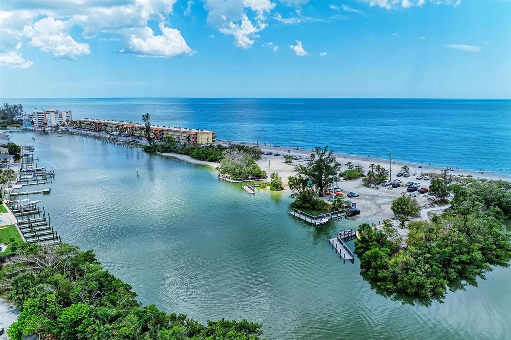 Image 74 of property listing at 6937 MIDNIGHT PASS ROAD, Sarasota, FL 34242