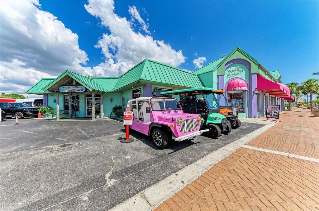 Image 91 of property listing at 6937 MIDNIGHT PASS ROAD, Sarasota, FL 34242