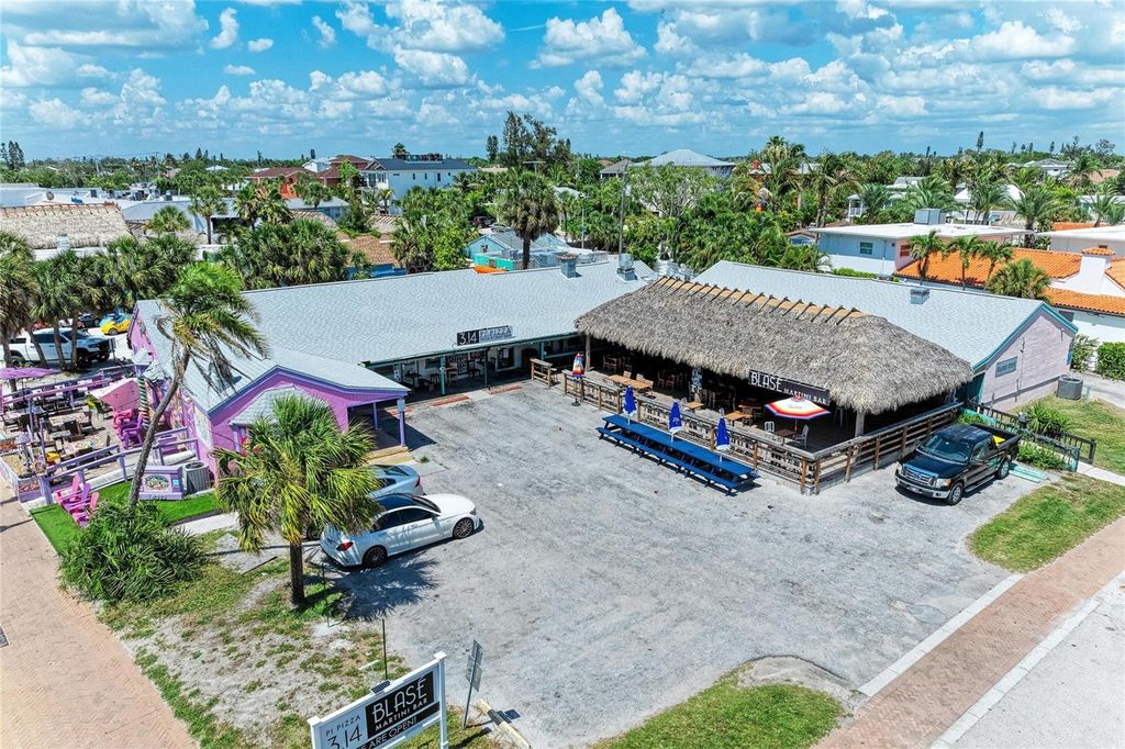 Image 94 of property listing at 6937 MIDNIGHT PASS ROAD, Sarasota, FL 34242