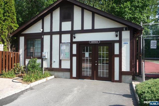 3707 Mark Twain Way, Mahwah, NJ 07430