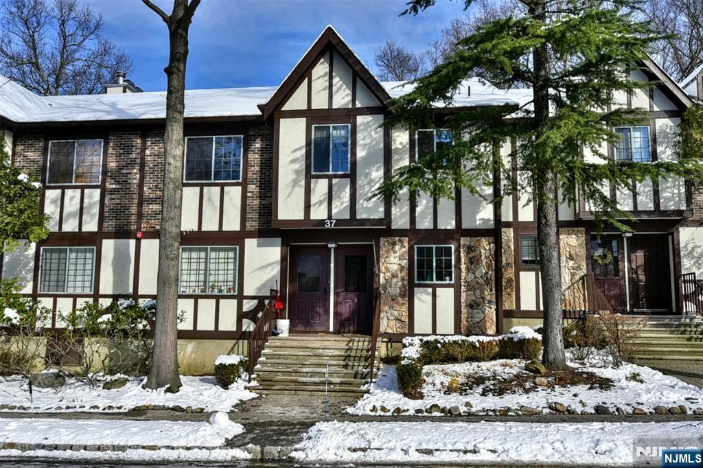 3707 Mark Twain Way, Mahwah, NJ 07430