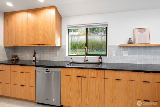 1672 Dorsey Drive, Freeland, WA 98249