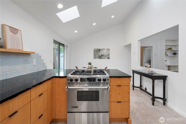 1672 Dorsey Drive, Freeland, WA 98249