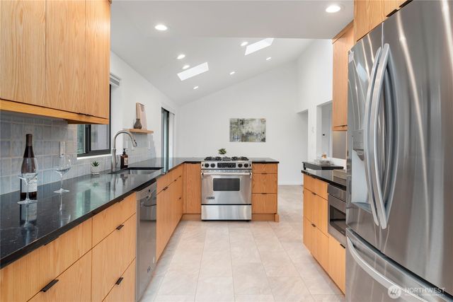 1672 Dorsey Drive, Freeland, WA 98249