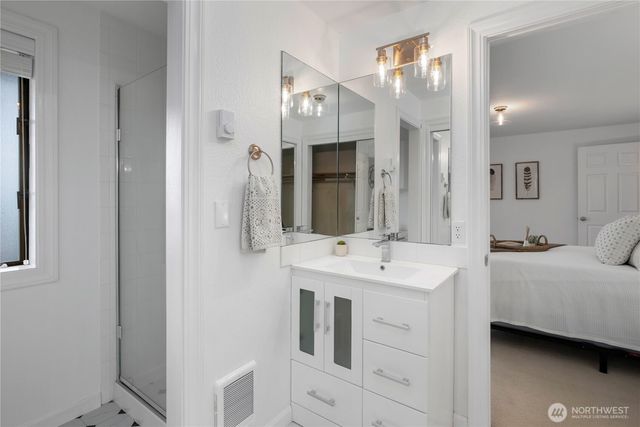 1672 Dorsey Drive, Freeland, WA 98249