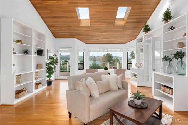 1672 Dorsey Drive, Freeland, WA 98249