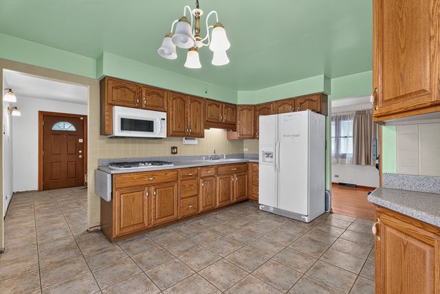 15719 Kenwood Avenue, South Holland, IL 60473