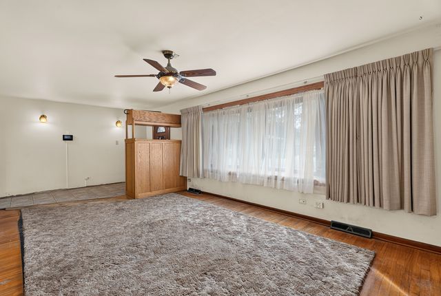 15719 Kenwood Avenue, South Holland, IL 60473