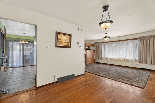15719 Kenwood Avenue, South Holland, IL 60473
