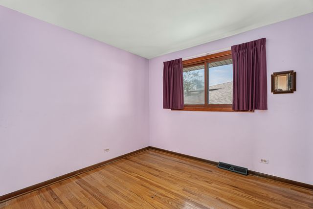 15719 Kenwood Avenue, South Holland, IL 60473