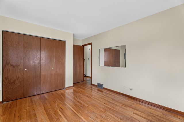15719 Kenwood Avenue, South Holland, IL 60473