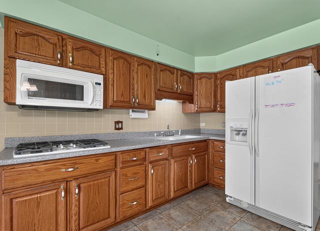 15719 Kenwood Avenue, South Holland, IL 60473