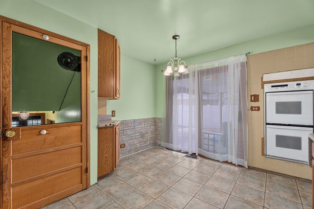 15719 Kenwood Avenue, South Holland, IL 60473