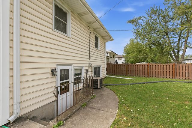 15719 Kenwood Avenue, South Holland, IL 60473