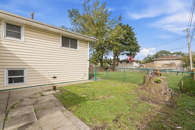 15719 Kenwood Avenue, South Holland, IL 60473