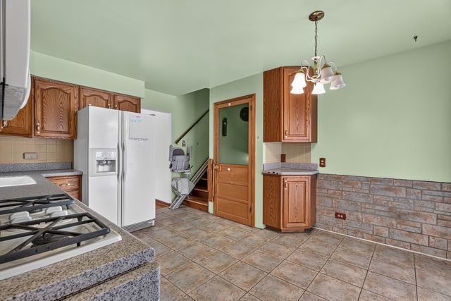 15719 Kenwood Avenue, South Holland, IL 60473