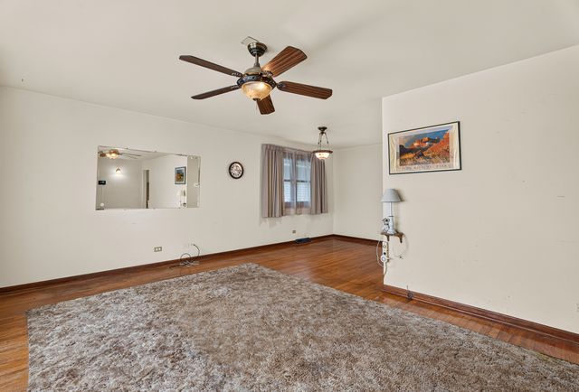15719 Kenwood Avenue, South Holland, IL 60473