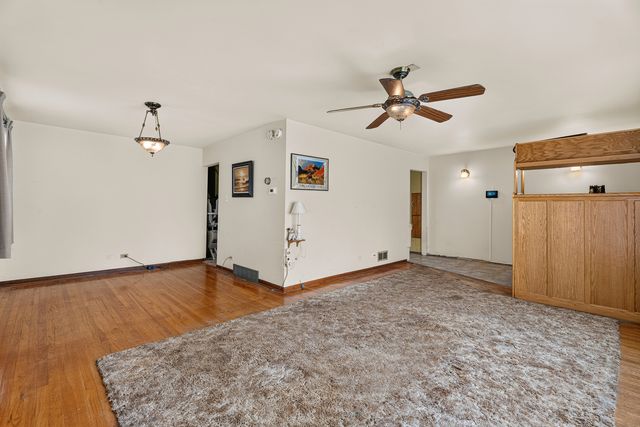 15719 Kenwood Avenue, South Holland, IL 60473
