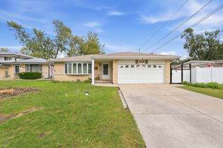 15719 Kenwood Avenue, South Holland, IL 60473