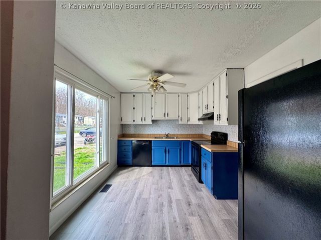 44 Sitting Bull Drive, St Albans, WV 25177