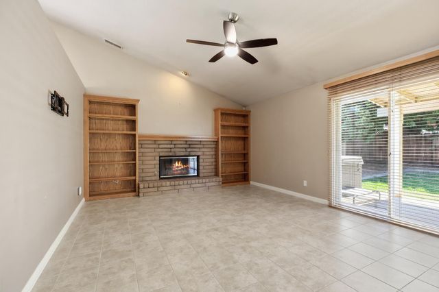 7424 Heathrow Way, Hughson, CA 95326