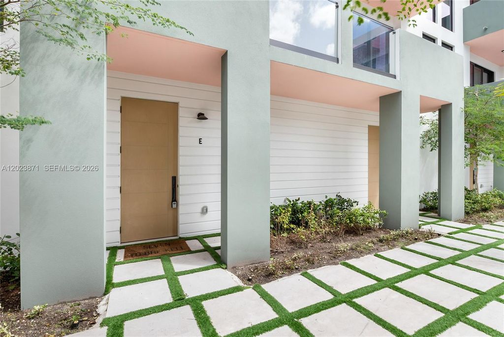 721 SW 11th Street E, Miami, FL 33129