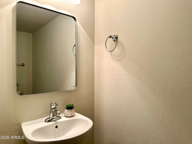 4661 W JUNIPER Avenue, Coolidge, AZ 85128