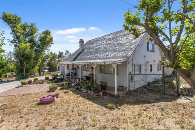 810 Hillyfield, San Bernardino, CA 92407