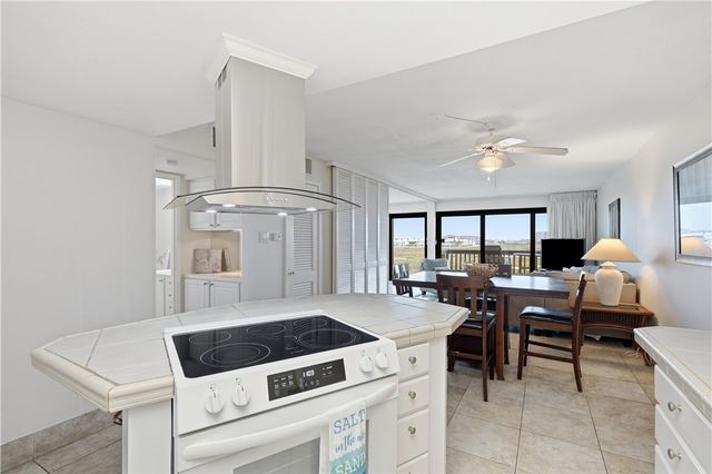 15340 Leeward Dr 303, Corpus Christi, TX 78418