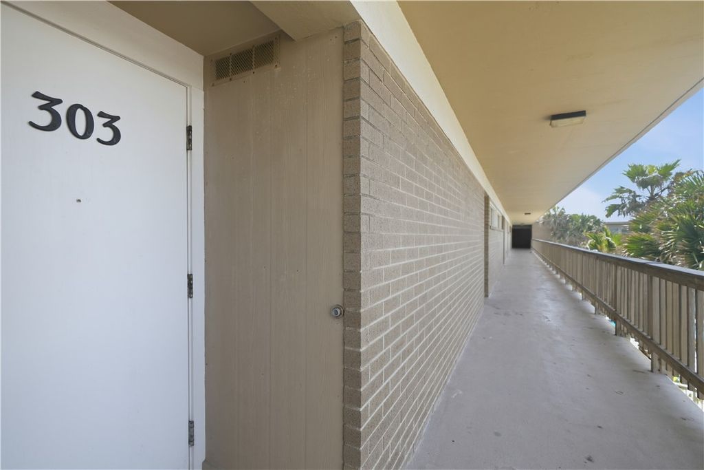 15340 Leeward Dr 303, Corpus Christi, TX 78418 — exterior