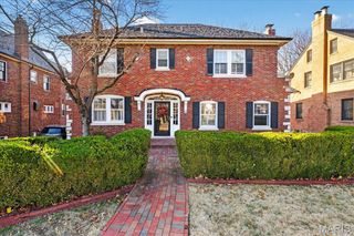 67 Crestwood Drive, St Louis, MO 63105