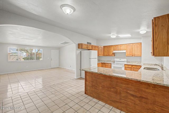2742 W Dakota Street, Tucson, AZ 85746