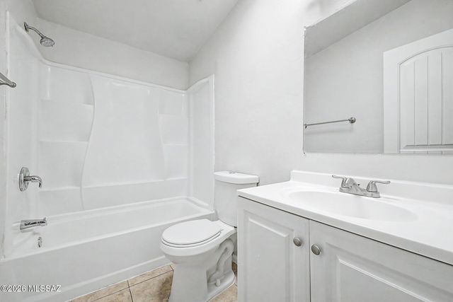 2742 W Dakota Street, Tucson, AZ 85746