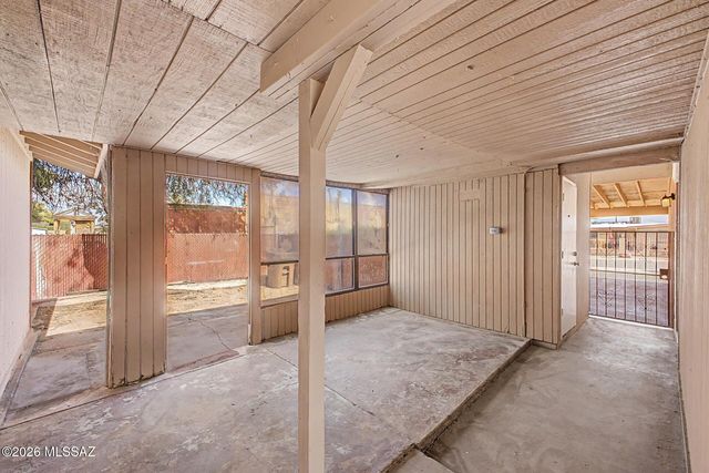 2742 W Dakota Street, Tucson, AZ 85746