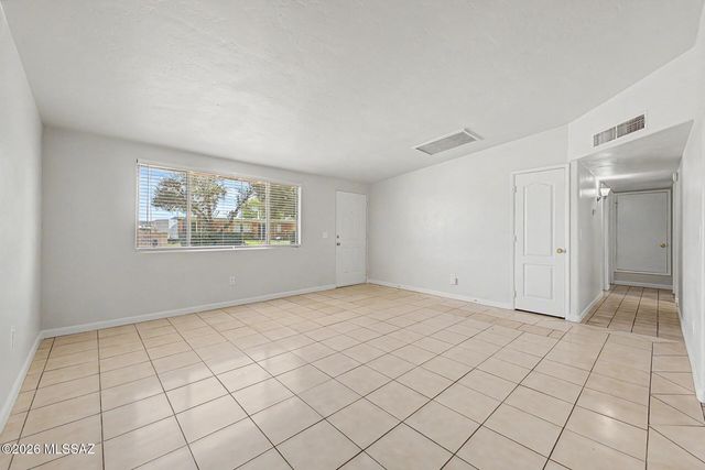2742 W Dakota Street, Tucson, AZ 85746
