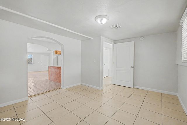 2742 W Dakota Street, Tucson, AZ 85746
