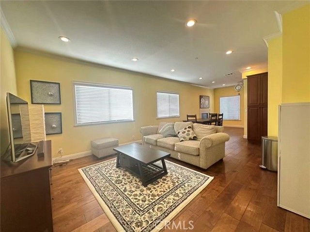 58 S Altadena Dr, Pasadena, CA 91107