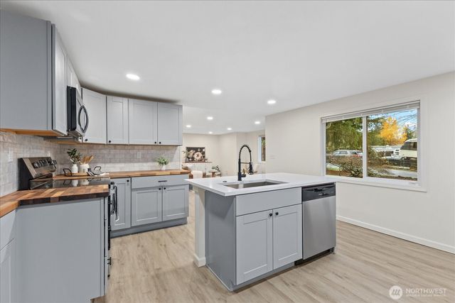 135 117th Street S, Tacoma, WA 98444