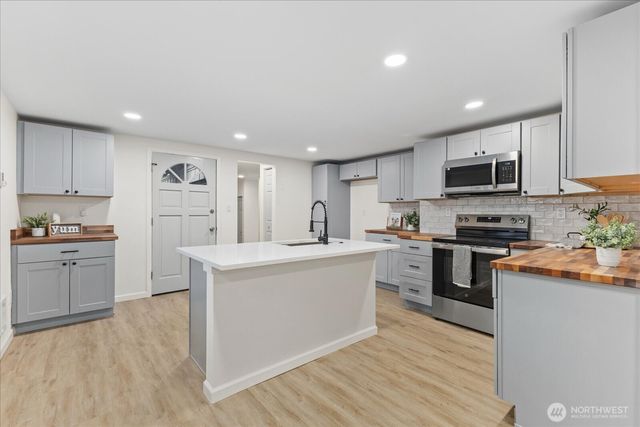 135 117th Street S, Tacoma, WA 98444