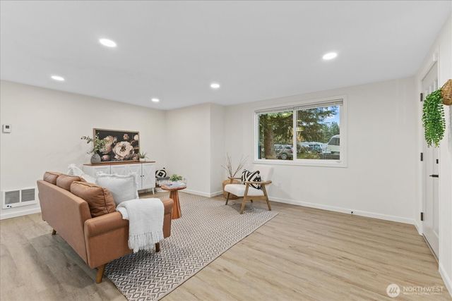 135 117th Street S, Tacoma, WA 98444