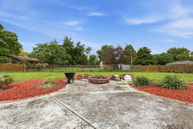 2620 N Richard Drive, Shelbyville, IN 46176